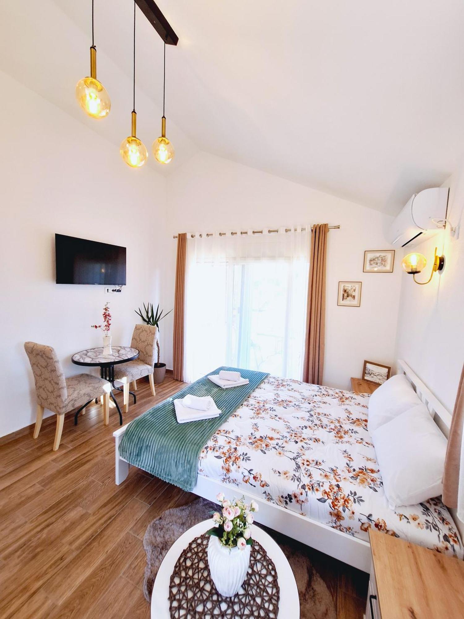 Sunny Side Apartments Rijeka Crnojevića Εξωτερικό φωτογραφία