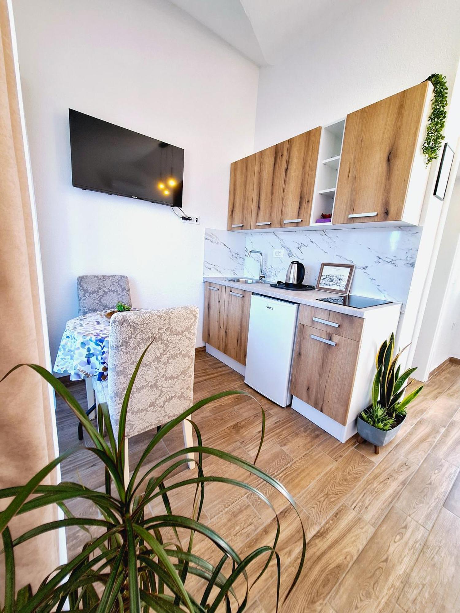 Sunny Side Apartments Rijeka Crnojevića Εξωτερικό φωτογραφία