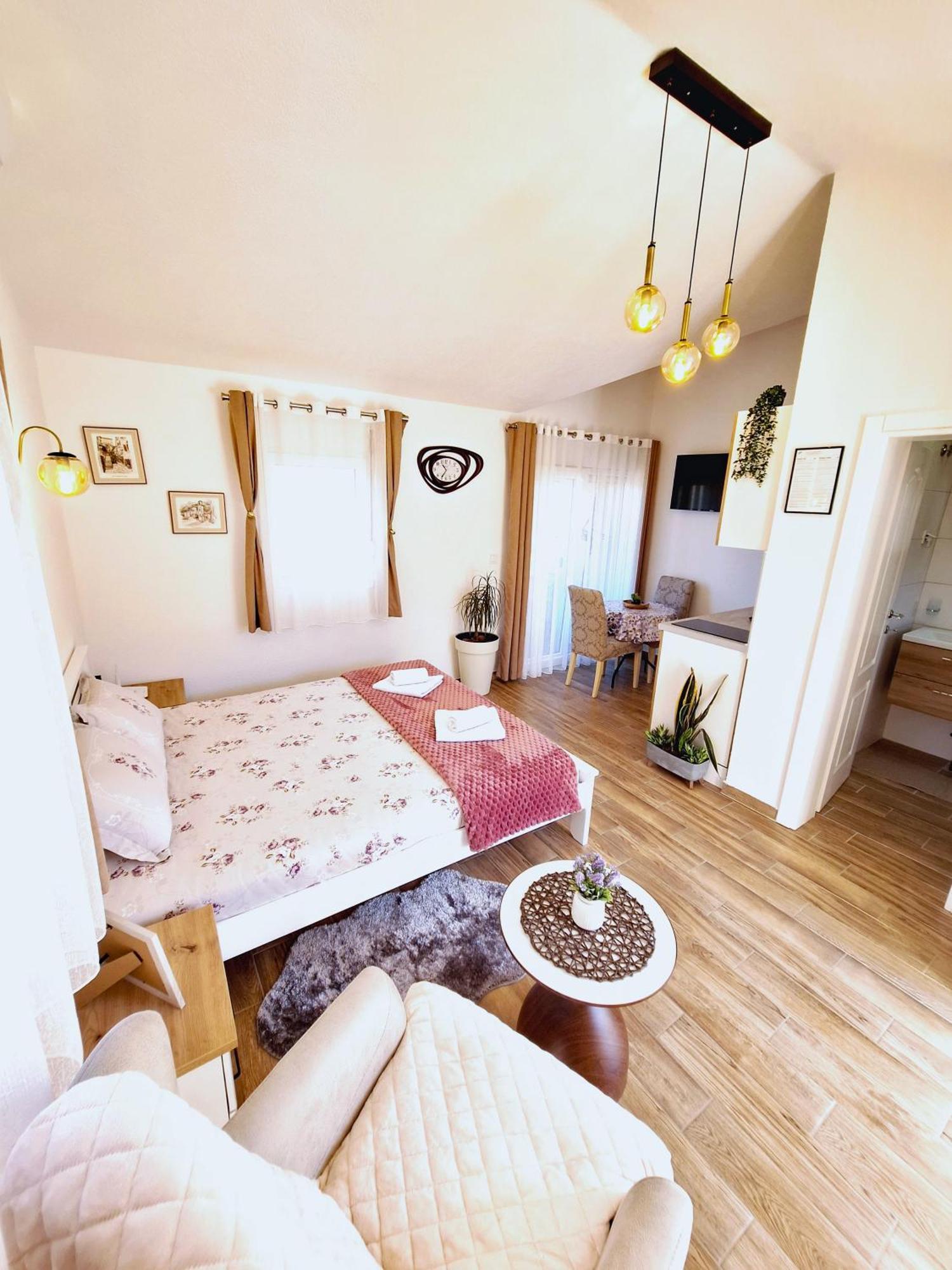 Sunny Side Apartments Rijeka Crnojevića Εξωτερικό φωτογραφία